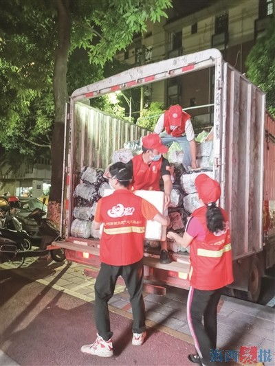 厦门市翔安区乌山村村民自发为同安区捐赠万斤蔬菜等物资